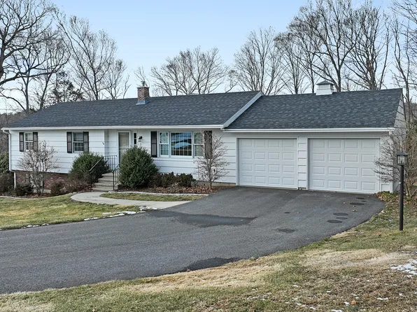 21 Briarwood Circle, Naugatuck, CT 06770