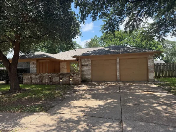 1534 Alderbrook Dr, Sugar Land, TX 77498