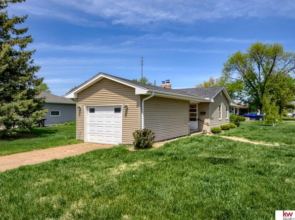 307 N Birchwood Dr, Fremont, NE 68025
