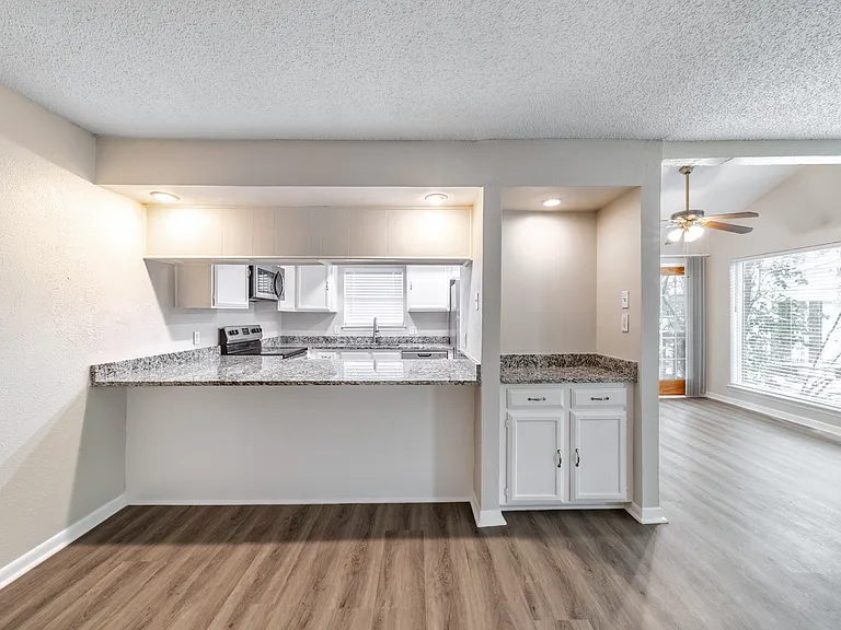 2719 Creek Wood Ct — Photo 3