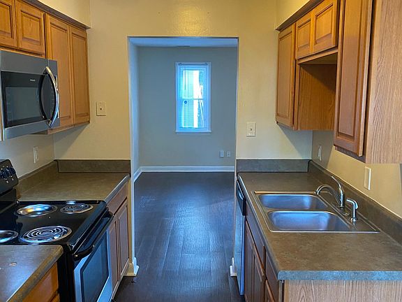 2nd image of 4400 Dartmoor Ct