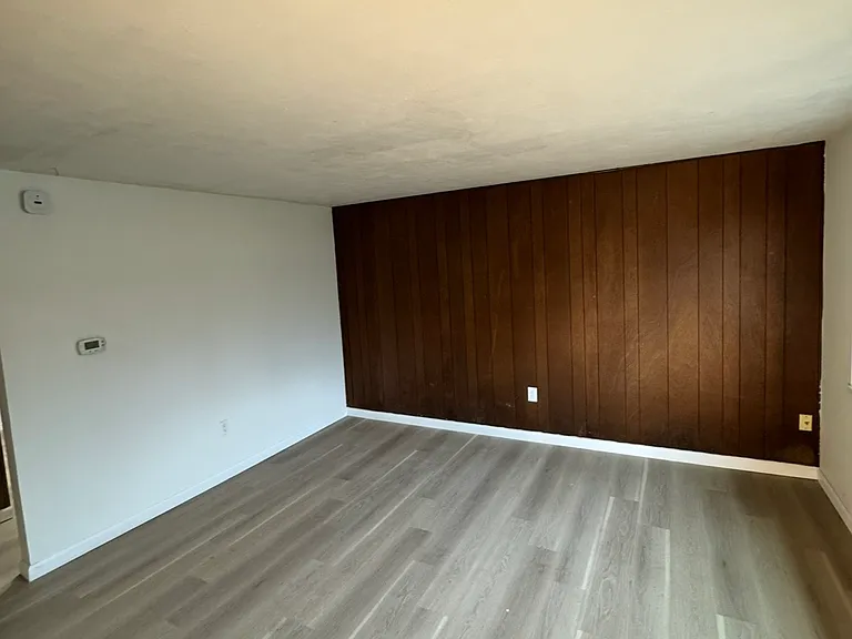 4910 Majestic Dr E — Photo 2