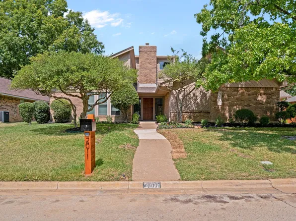 2011 Riverforest Dr, Arlington, TX 76017