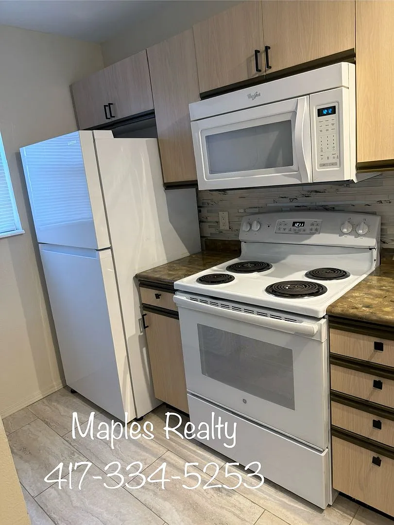 1 Bedroom / 1 Bathroom Garden Level Condo — Photo 4