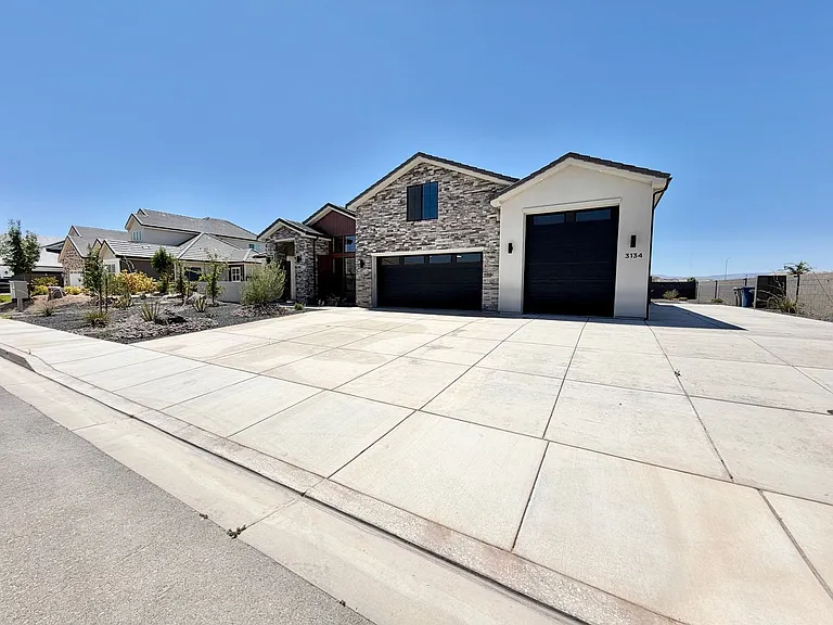 3134 E Blue Heron Dr — Photo 3