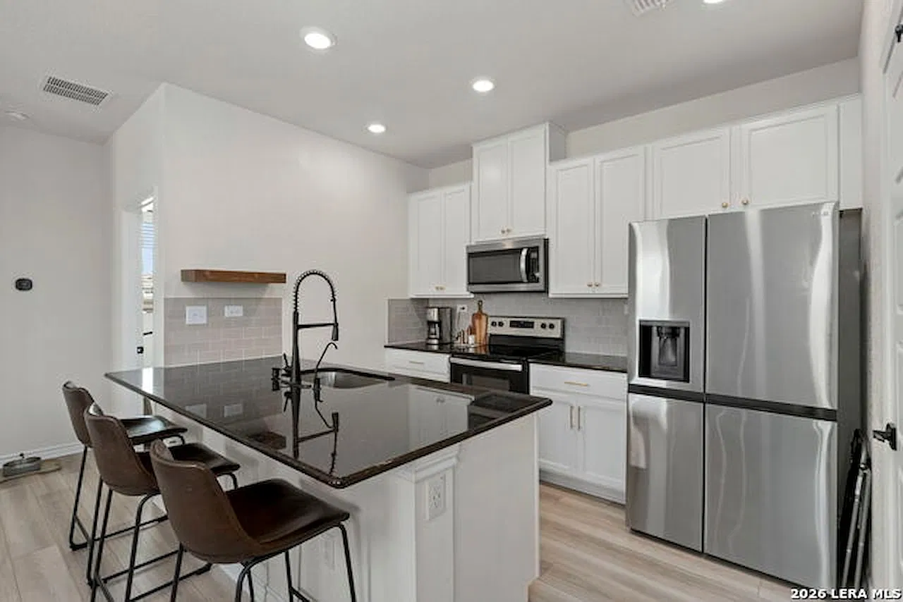 3 bed, 1416 sqft, $1,700 — Photo 4