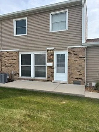 2 bed, 900 sqft, $2,100 — Photo 1