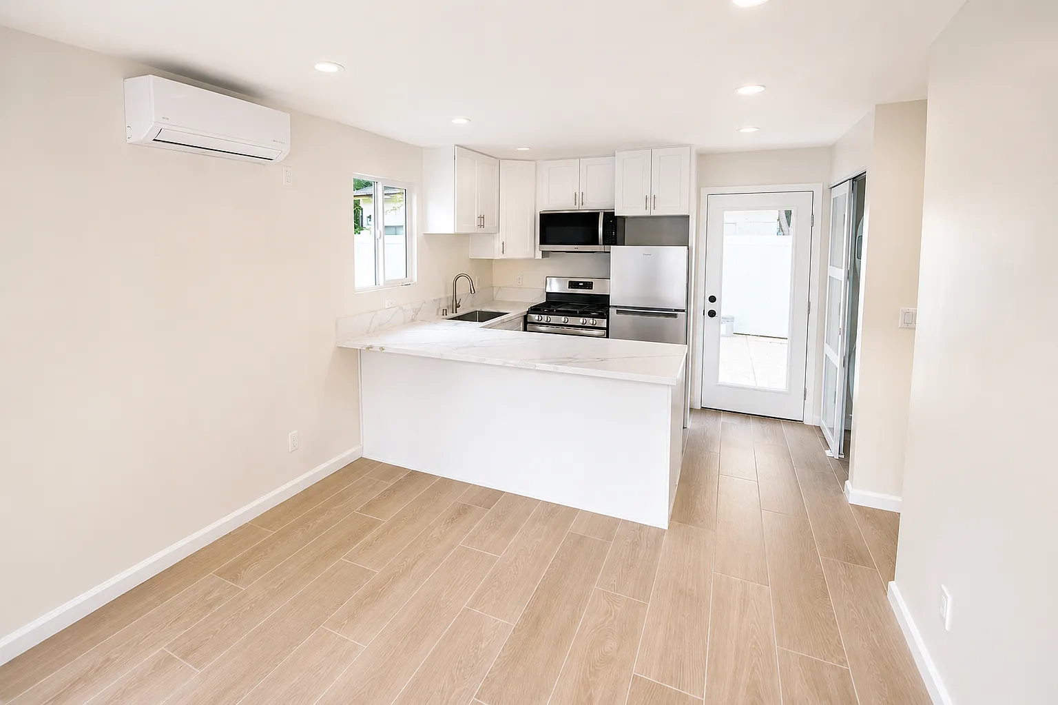 1 bed, 400 sqft, $2,000 — Photo 4