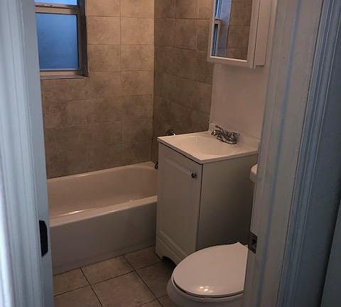 4th image of 186 NW 13th St APT 1