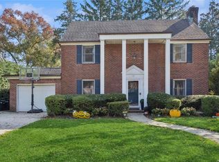 22 Huntington Rd, Garden City, NY 11530