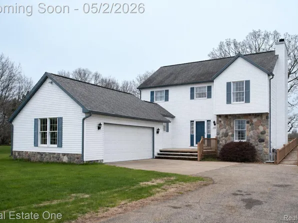 246 Nicklas Ct, Oxford, MI 48371