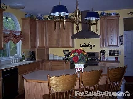 Wonderful cooks kitchen (HUGE!)