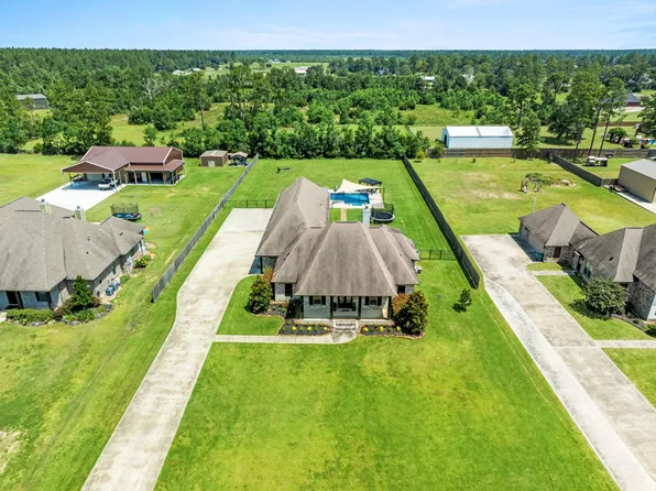 2890 White Rose Ln, Lake Charles, LA 70611