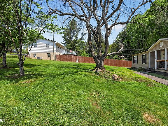 5th image of 263 Big Springs Rd