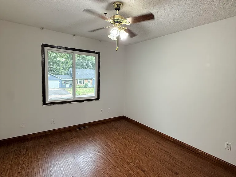 413 Butler Ave E — Photo 15
