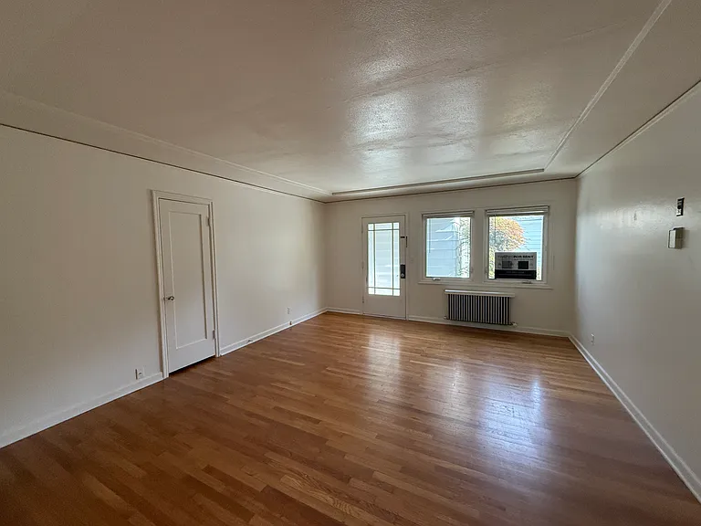 Living room, other view.