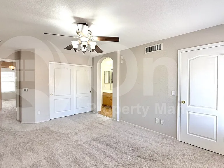 1733 E Harrison St — Photo 14