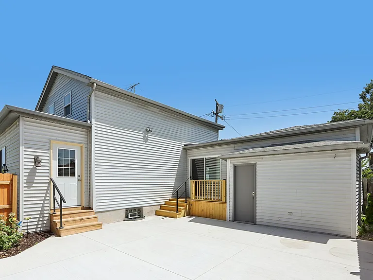 2027 N Main St #1A — Photo 23