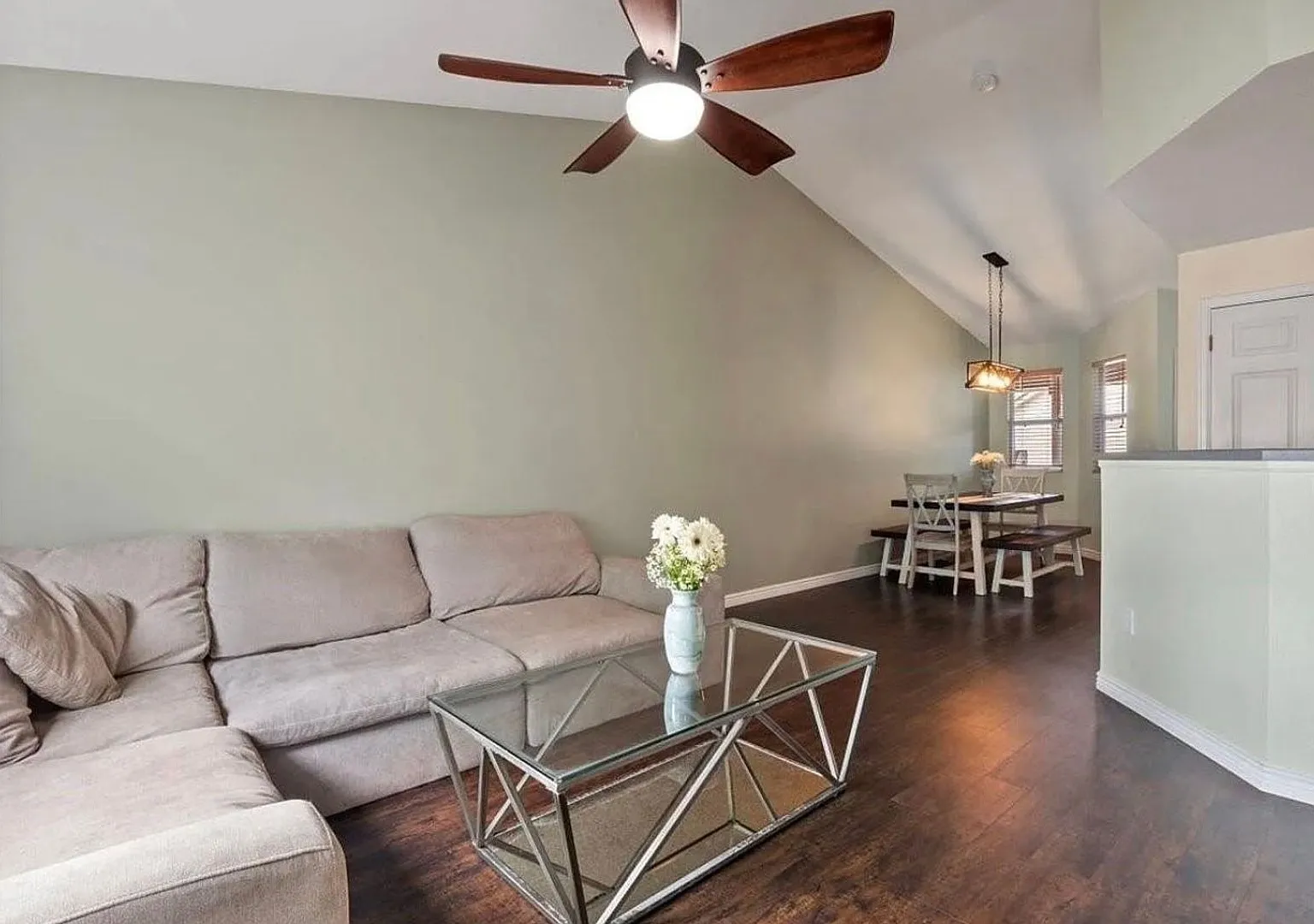 Charming 3BR Condo in Morrison — Photo 3