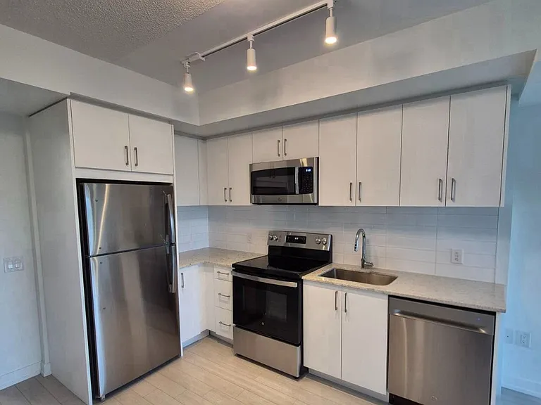 4010 Eglinton Ave W #1014 — Photo 5