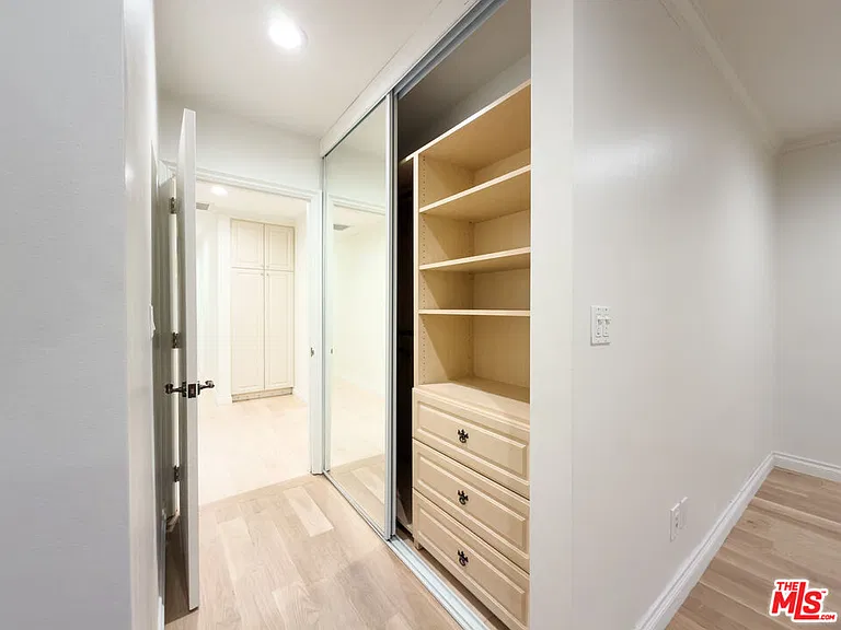 1094 Garden Ln — Photo 13