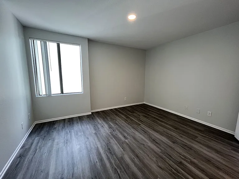 5235 Kester Ave — Photo 69