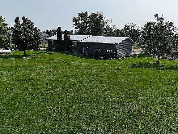 4th image of 811 5th St