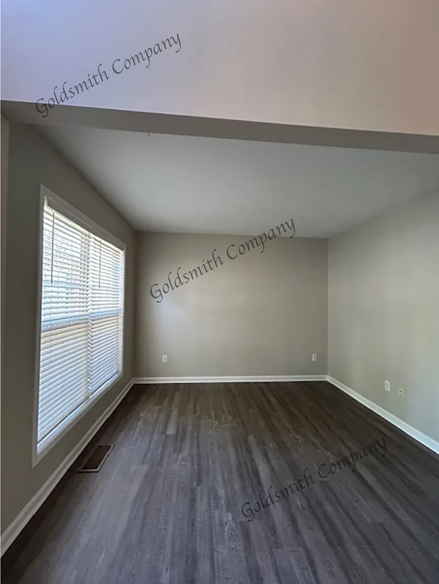 4 bed, 2.5 bath, $2,700 — Photo 2