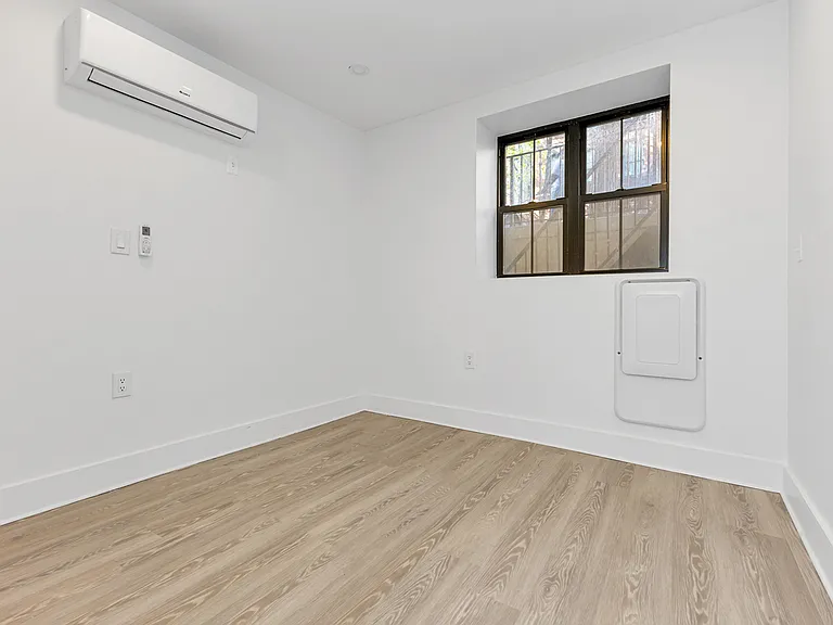 356 W 48th St #D1 — Photo 21