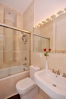 Sold by KG & Company | media 22