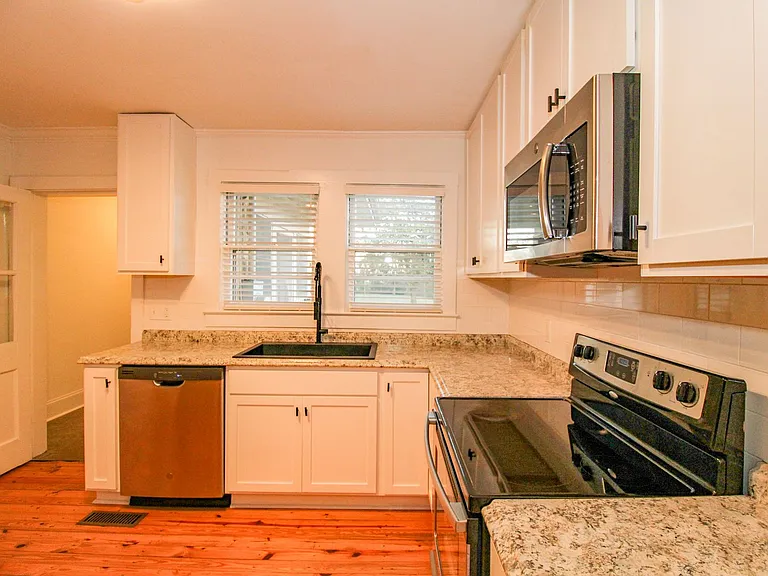 426 Rogers St — Photo 10