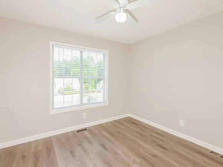 9385 Eagles Landing Dr — Photo 13