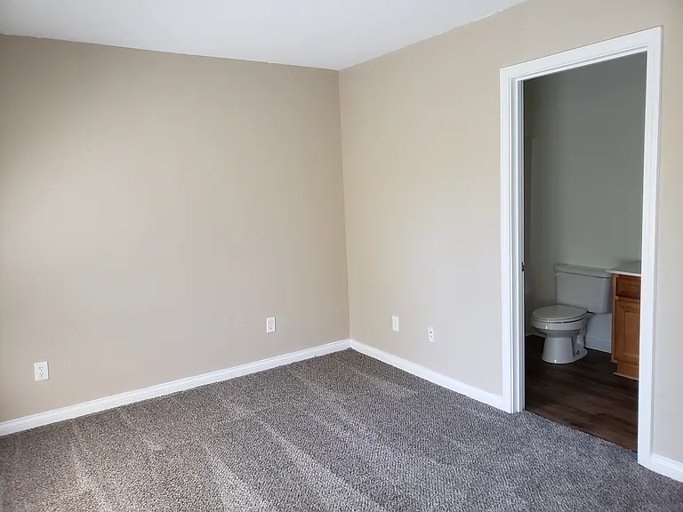 102 Jamestown Ct #201 — Photo 5
