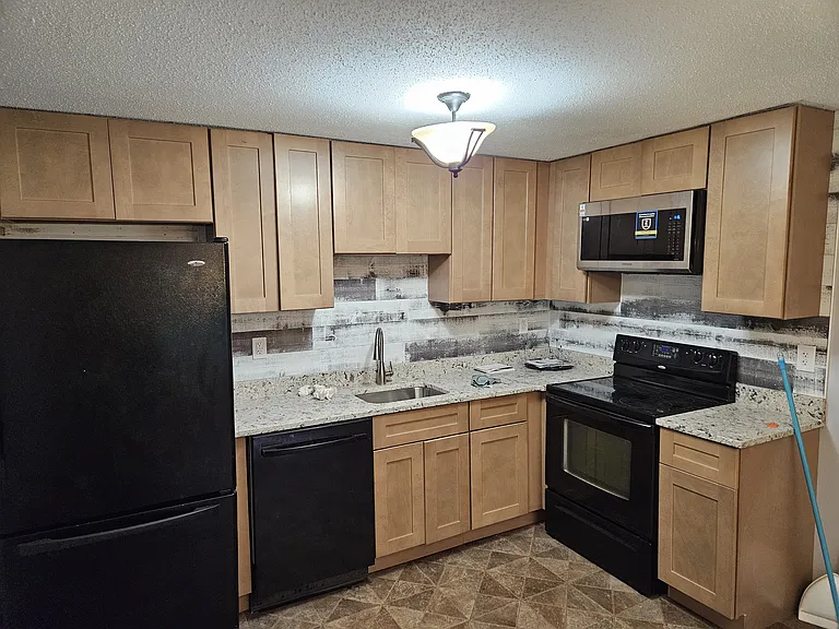 1800 Skyline Dr #6 — Photo 5