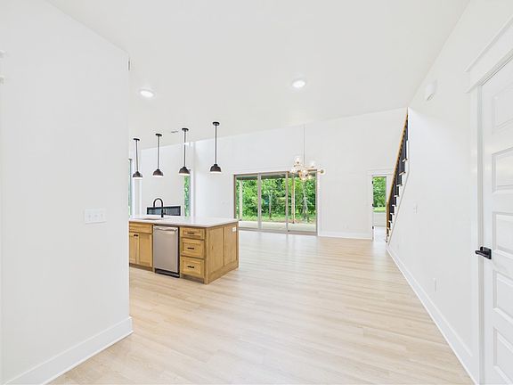 3rd image of 55 Magrath Dr