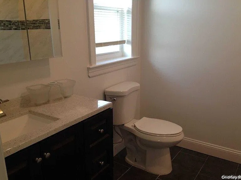 469 E Hudson St — Photo 7