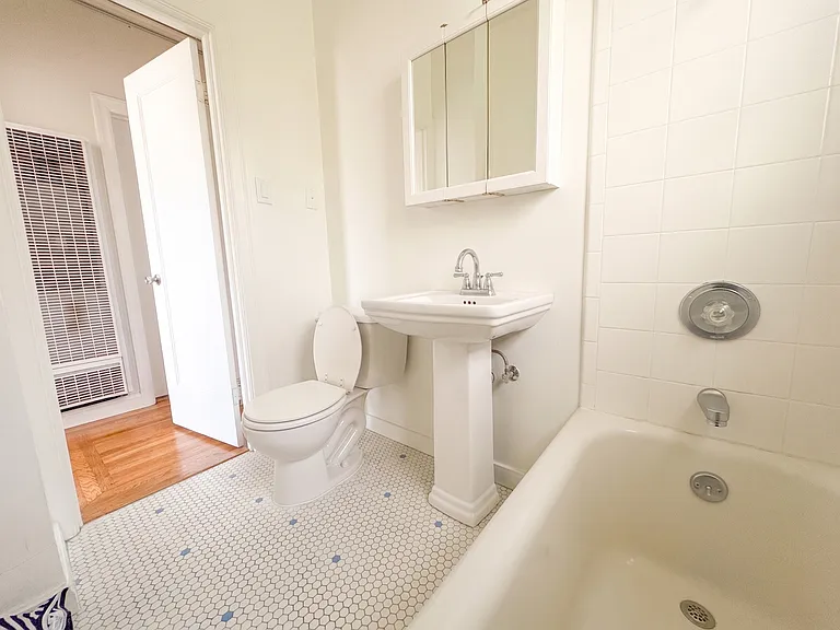 2495 Sutter St #10 — Photo 6