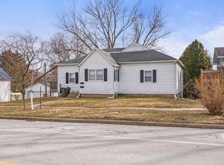 920 W 2nd St, Cedar Falls, IA 50613