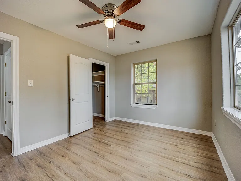 1920 Houston St — Photo 21