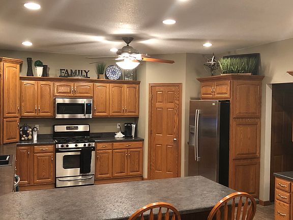 3rd image of 535 Hollyberry Ln