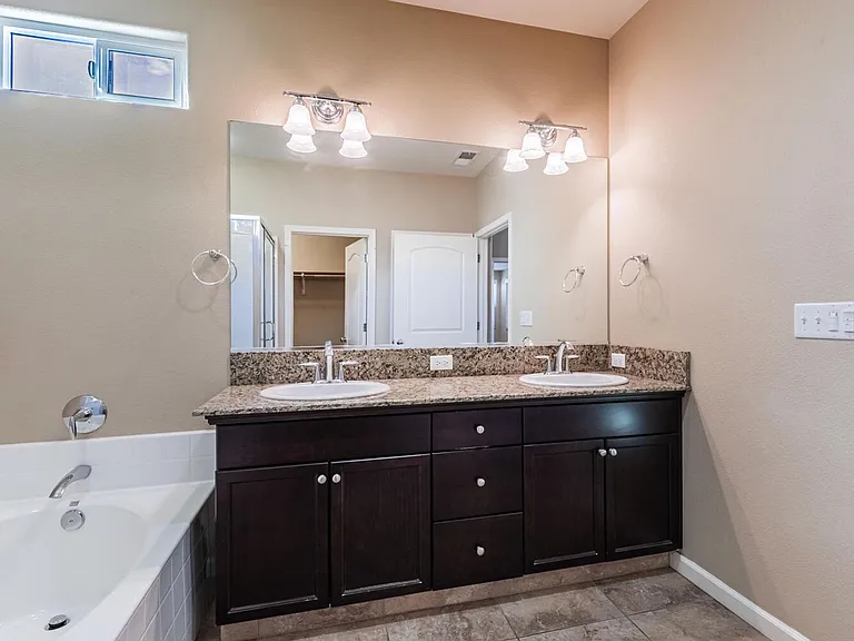 3475 Bellaire Ave — Photo 10