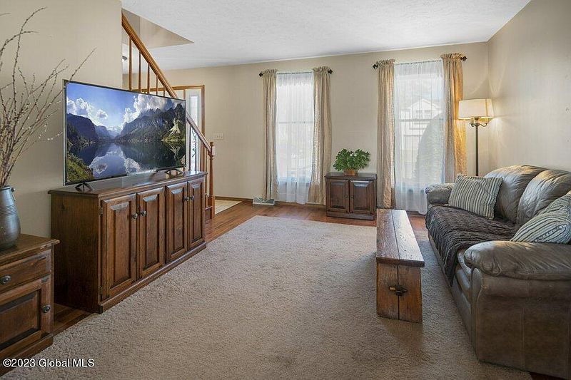 2nd image of 10 Jester Court