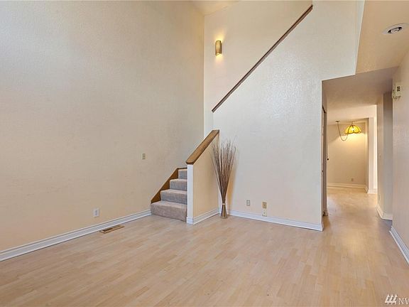 4th image of 13179 Lakeridge Cir NW