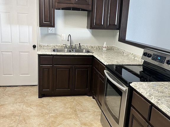 4th image of 605 E Adobe St