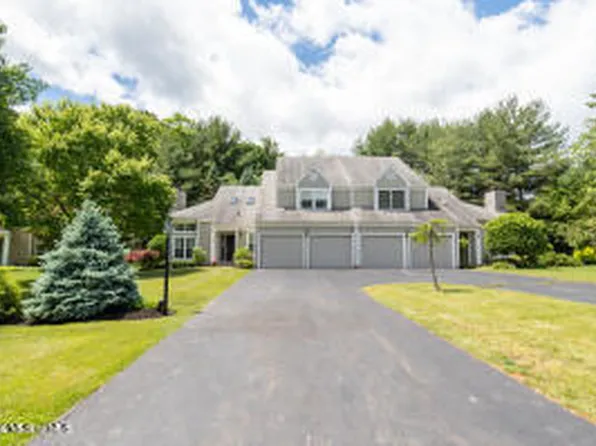 13 Chesterfield Drive, Voorheesville, NY 12186