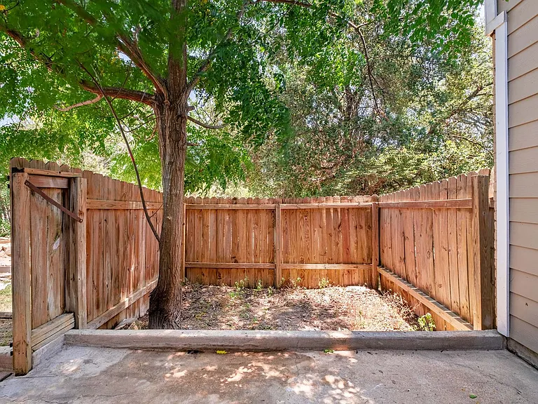 3904 Hudson Bend Rd #A — Photo 19
