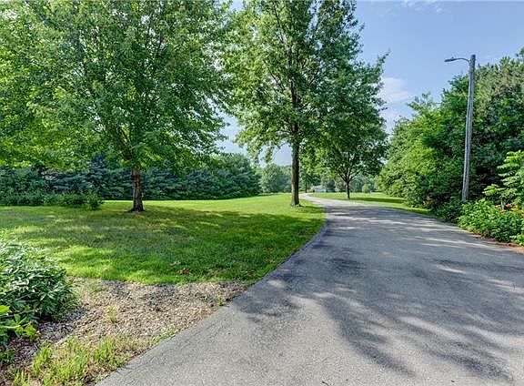 2nd image of 108 Broken Bridge Ln