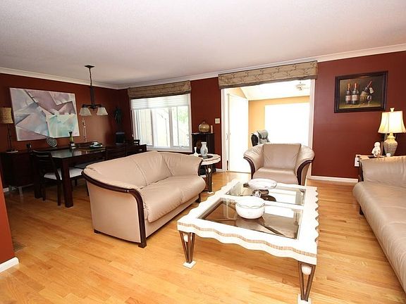3rd image of 51 Brickett Hill Cir