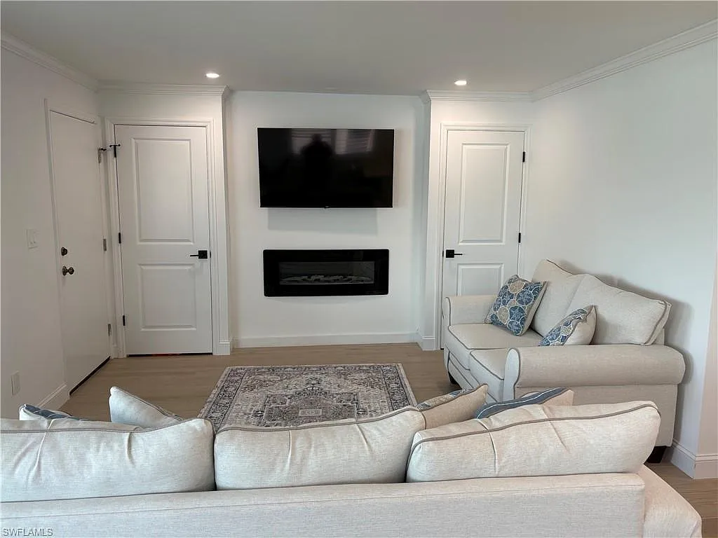 2 bed, 2.0 bath, 1200 sqft, $6,500 — Photo 2