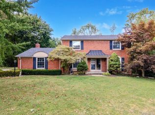687 Foxhall Rd, Bloomfield Hills, MI 48304
